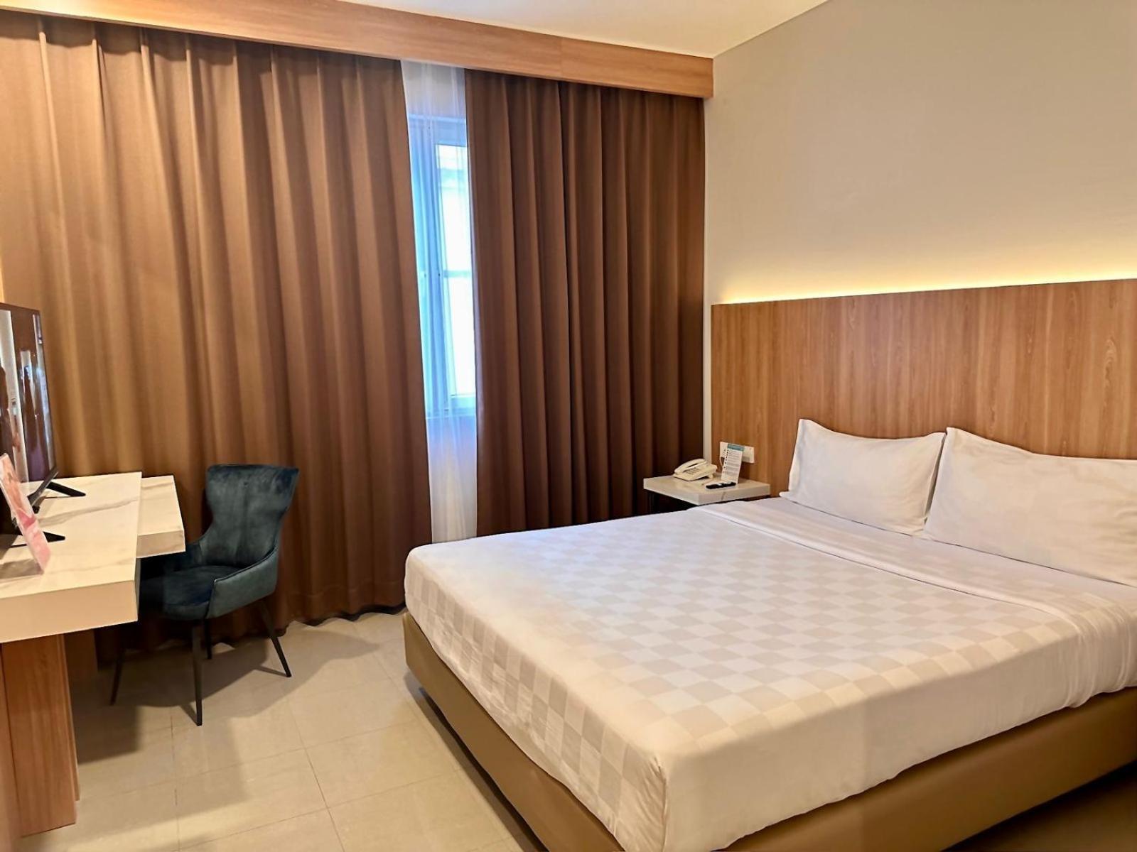 Royal Palm Hotel & Conference Center Cengkareng Yakarta Exterior foto
